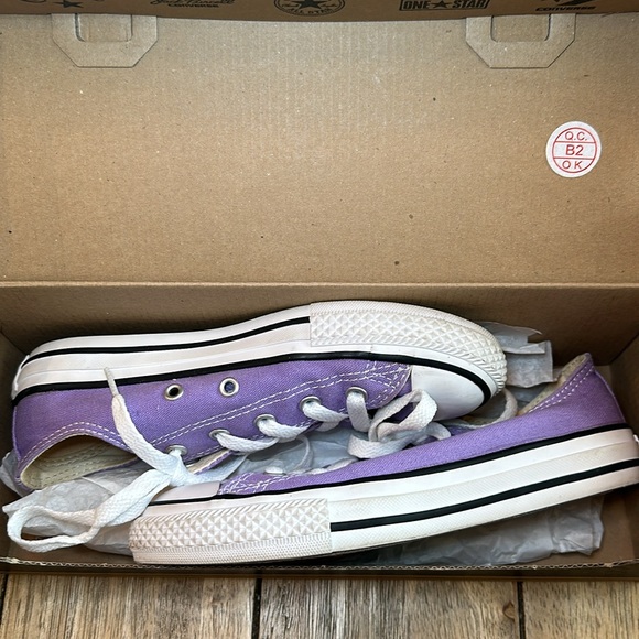 Converse Frozen Lilac Chuck Taylor All Star Junior's Ox Lace Up Low Top/Sz 1 - Picture 11 of 11